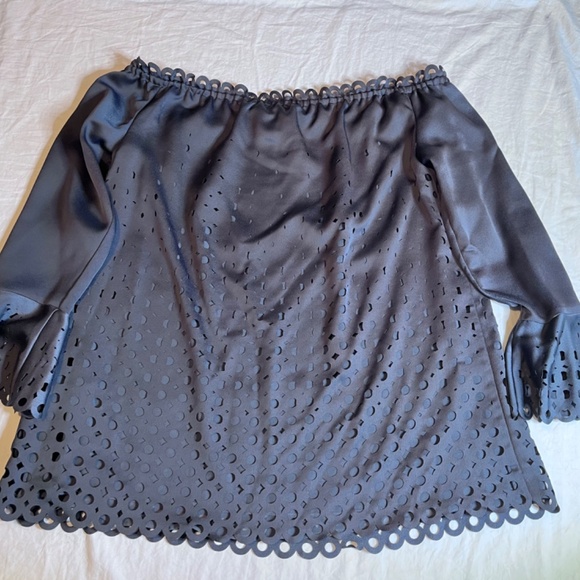 Banana Republic Limited Edition Laser Cut Blouse (NWT) - Picture 4 of 7
